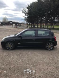 2004 Renault Clio 182 Sport F/F (Rare Black / Gold Metallic)